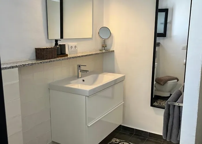 Bona Nit Bed & Breakfast 4*