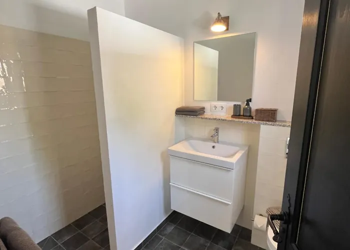 Bona Nit Bed & Breakfast 4*