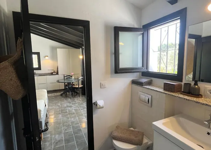 Bona Nit Bed & Breakfast 4*