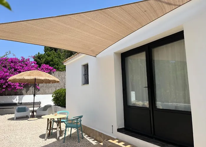 Bona Nit Bed & Breakfast 4*